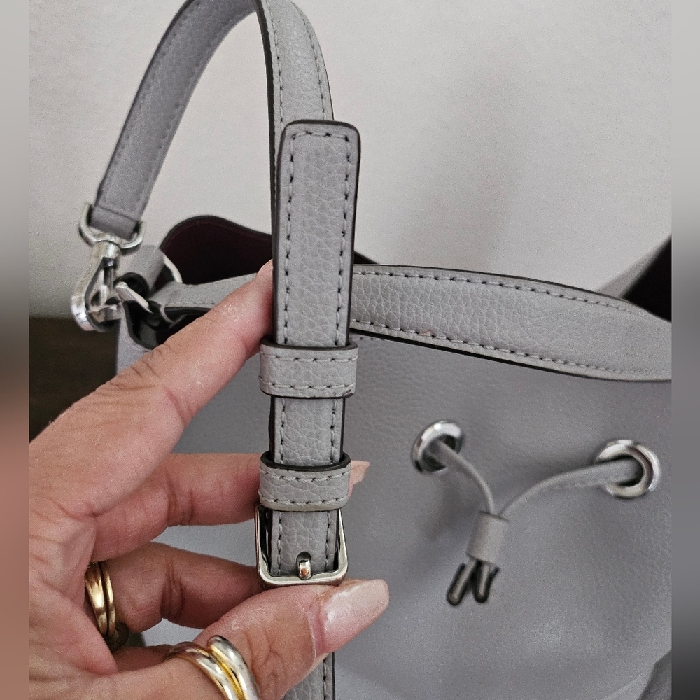 Kate Spade New York Grey Pebbled Leather Adgustible Strap Bucket Bag Crossbody. - Picture 13 of 14